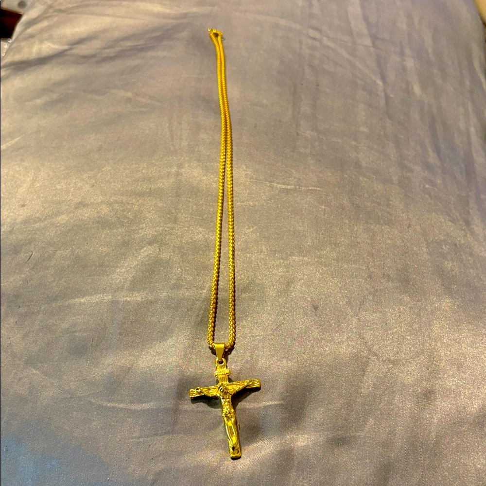 Gold tone Cross Pendant & Necklace